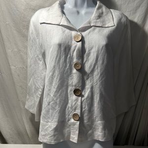Normadic Traders white linen top with wooden buttons & 3/4 sleeves size S